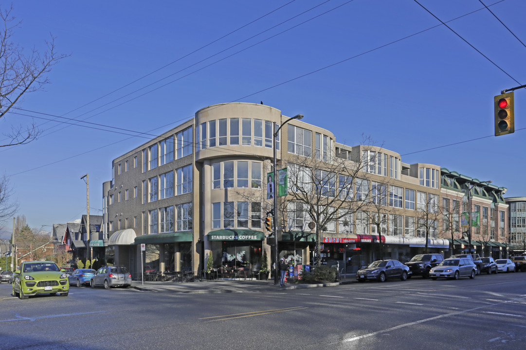 2689-2699 W Broadway in Vancouver, BC - Building Photo