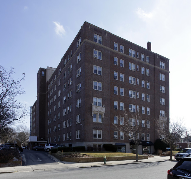 Wayland Manor in Providence, RI - Foto de edificio - Building Photo