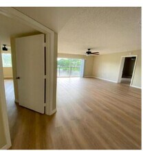 600 Crestwood Ct N in Royal Palm Beach, FL - Building Photo - Building Photo