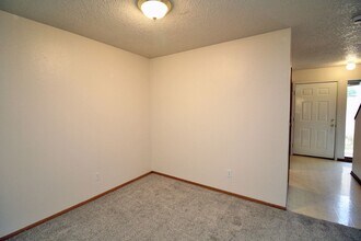 470-470 W Gloucester St in Gladstone, OR - Building Photo - Building Photo