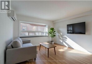 122 Victoria Ave N in Hamilton, ON - Building Photo