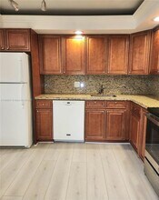 545 Oaks Ln in Pompano Beach, FL - Building Photo - Building Photo