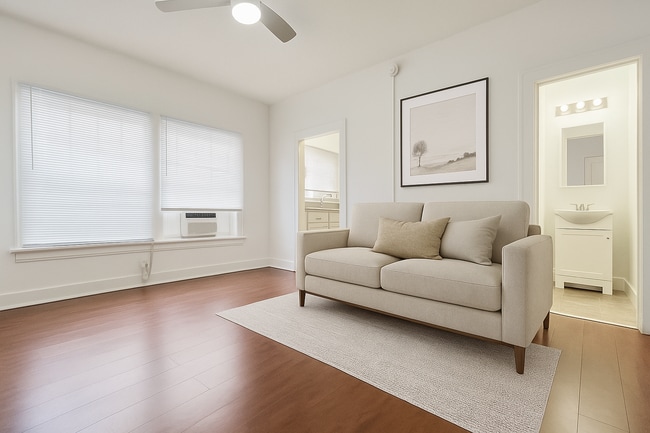 1735 N Gramercy Pl in Los Angeles, CA - Building Photo - Building Photo