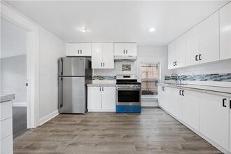 116 Terrace Ave-Unit -2 in Port Chester, NY - Foto de edificio - Building Photo