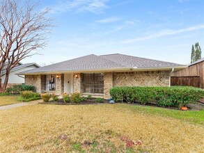 8341 Club Meadows Dr in Dallas, TX - Building Photo - Building Photo