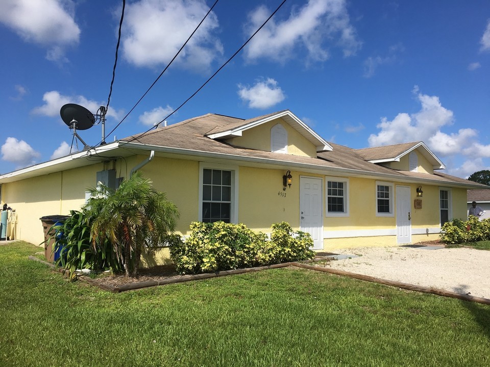 Duplex in Lehigh Acres, FL - Building Photo