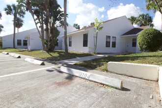 9198 Roan Ln in West Palm Beach, FL - Building Photo - Building Photo