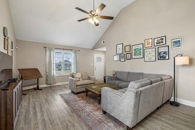 833 Lutz Ln in Clarksville, TN - Foto de edificio - Building Photo