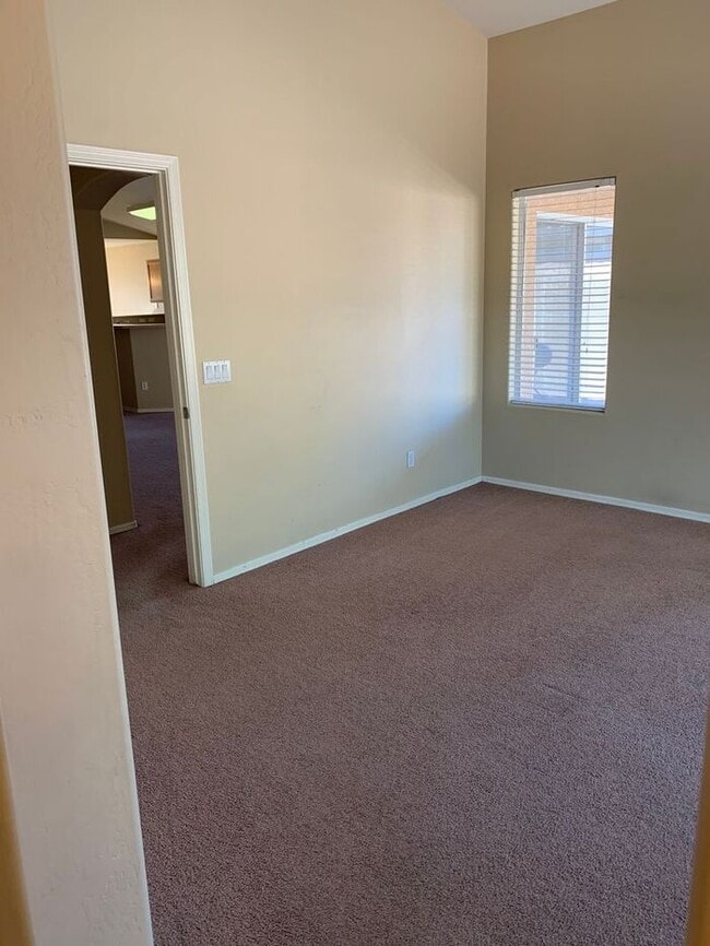 6610 W Hughes Dr in Phoenix, AZ - Building Photo - Building Photo