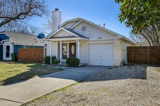 1201 E Logan St in Round Rock, TX - Building Photo - Building Photo