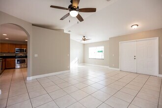 1207 Summa Blvd in Lehigh Acres, FL - Foto de edificio - Building Photo