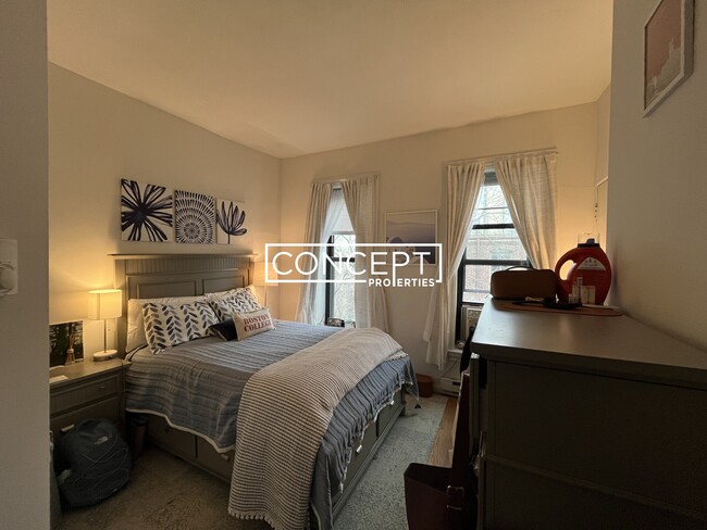 23 Cortes St, Unit 13 in Boston, MA - Foto de edificio - Building Photo