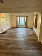 1221 Stearns Dr in Los Angeles, CA - Foto de edificio - Building Photo