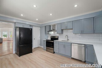21 Emery St in Medford, MA - Building Photo - Building Photo