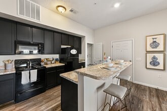 Alkire Meadows in Columbus, OH - Building Photo - Building Photo