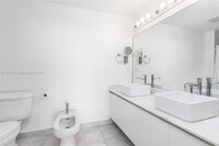 601 NE 36th St, Unit 3006 in Miami, FL - Building Photo - Building Photo