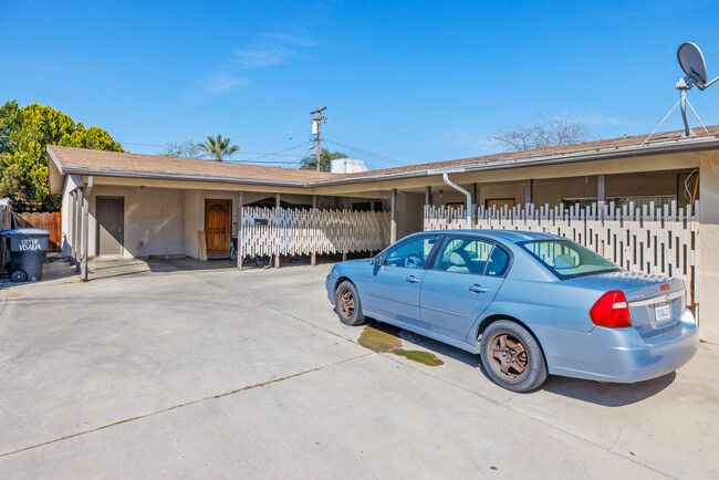 808 E Kaweah Ave in Visalia, CA - Building Photo - Building Photo