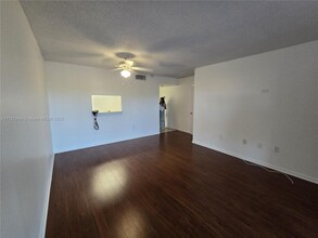 721 N Pine Island Rd in Plantation, FL - Building Photo - Building Photo