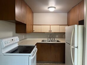 905 Reed St, Unit Unit 1 in Neenah, WI - Foto de edificio - Building Photo
