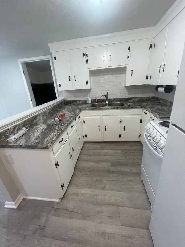 1705 N Wood Ave in Florence, AL - Building Photo - Building Photo