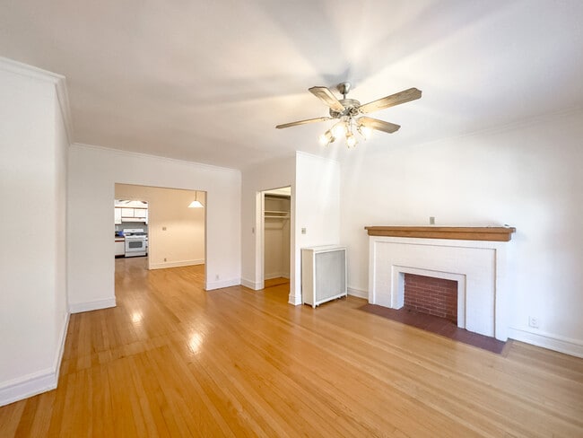 6312 N Glenwood Ave, Unit J06P