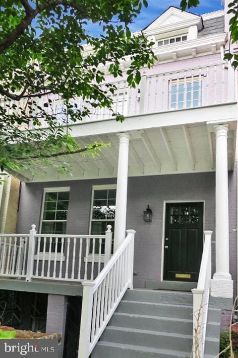 property at 910 7th St NE