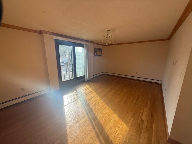 1030 Bennington St, Unit 5 in Boston, MA - Building Photo - Building Photo