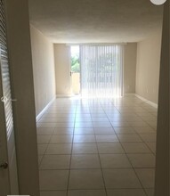 1800 Sans Souci Blvd, Unit 323 in North Miami, FL - Building Photo - Building Photo