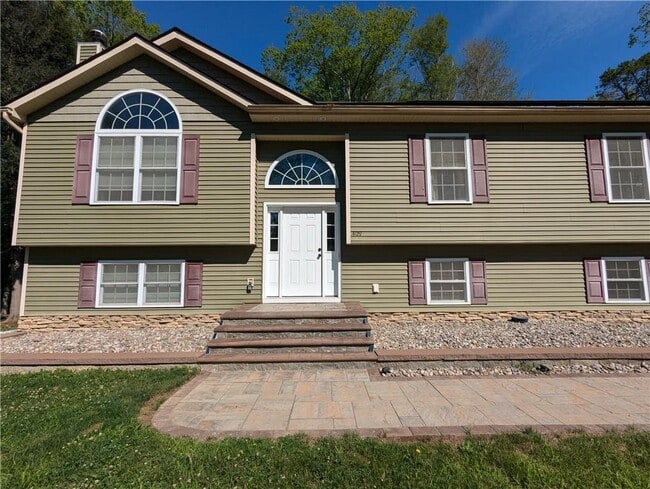 409 Burlingham Rd in Bloomingburg, NY - Building Photo - Building Photo
