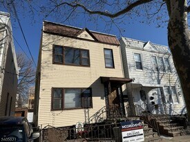 98 Yale Ave in Jersey City, NJ - Building Photo