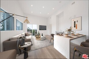 8532 Cashio St, Unit 301 in Los Angeles, CA - Building Photo
