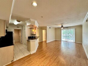 713 Crest Pines Dr-Unit -221 in Orlando, FL - Building Photo - Building Photo