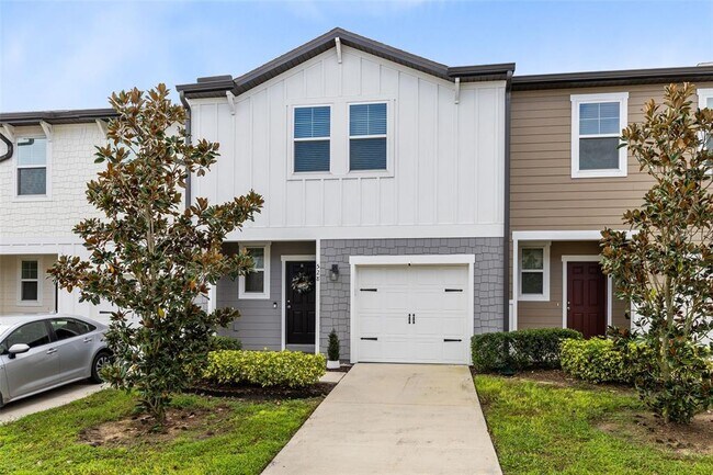 528 Madison Dr in Davenport, FL - Building Photo - Building Photo