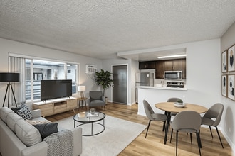 9404 Apartment Homes in Los Angeles, CA - Foto de edificio - Building Photo