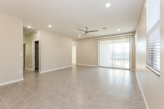 6841 West Gaby Road, Unit 17C in Phoenix, AZ - Building Photo - Building Photo