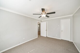 5511 Kinglet St in Houston, TX - Building Photo - Building Photo