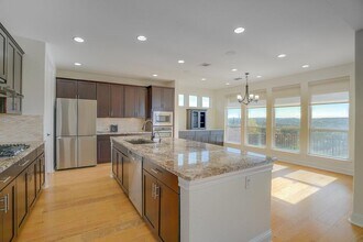 19616 Summit Glory Trl in Briarcliff, TX - Building Photo - Building Photo