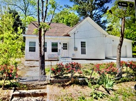 18 Bay St NE in Fairburn, GA - Building Photo