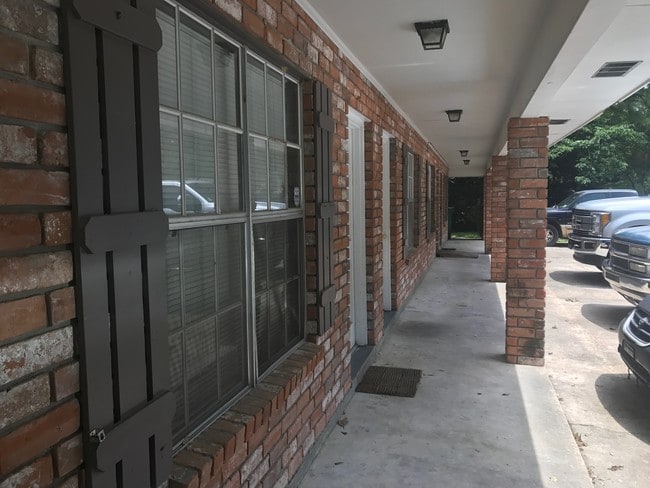 42185 Deborah Dr, Unit D in Hammond, LA - Foto de edificio - Building Photo