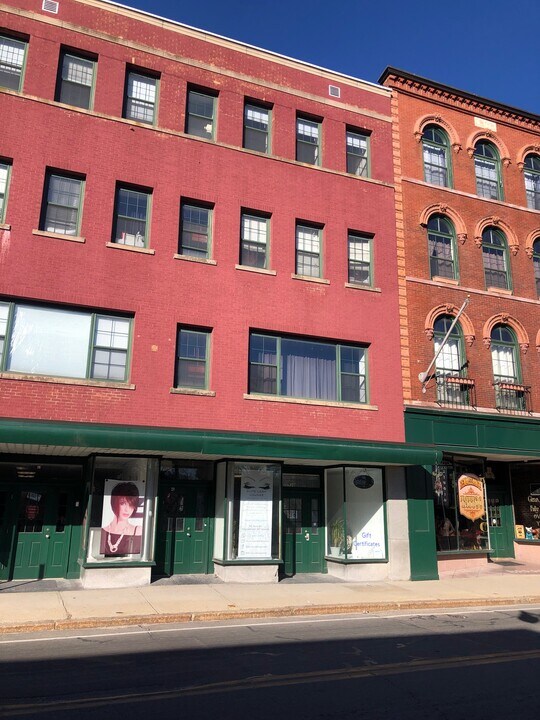 26 Main St in Woonsocket, RI - Building Photo