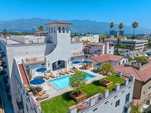 Catalonia in Pasadena, CA - Foto de edificio - Building Photo