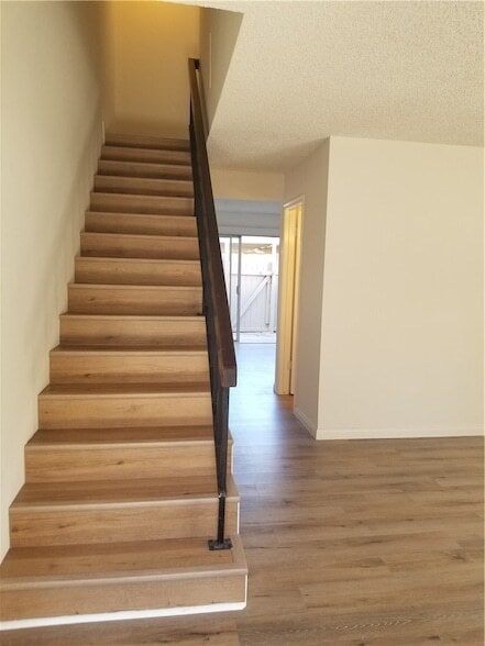 16932 Limelight Cir, Unit D in Huntington Beach, CA - Foto de edificio - Building Photo