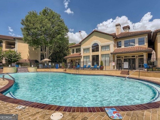 3777 Peachtree Rd NE in Atlanta, GA - Foto de edificio - Building Photo