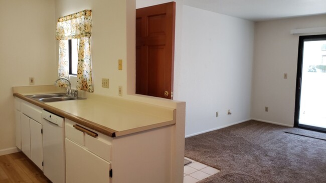 3420 Santa Maria Way in Santa Maria, CA - Building Photo - Building Photo