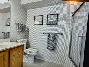 8251 Poplar Mill Rd in Perry Hall, MD - Foto de edificio - Building Photo