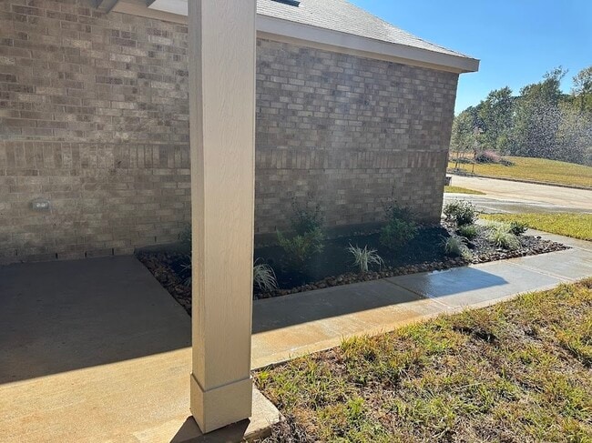 669 Falling Cave Dr in Willis, TX - Building Photo - Building Photo