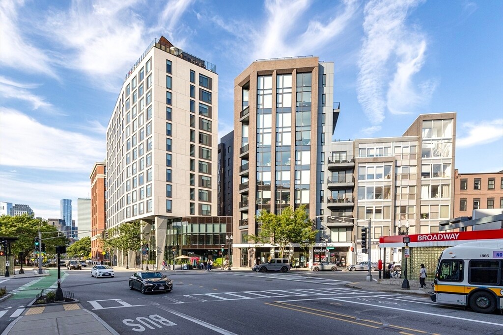 14 W Broadway in Boston, MA - Building Photo