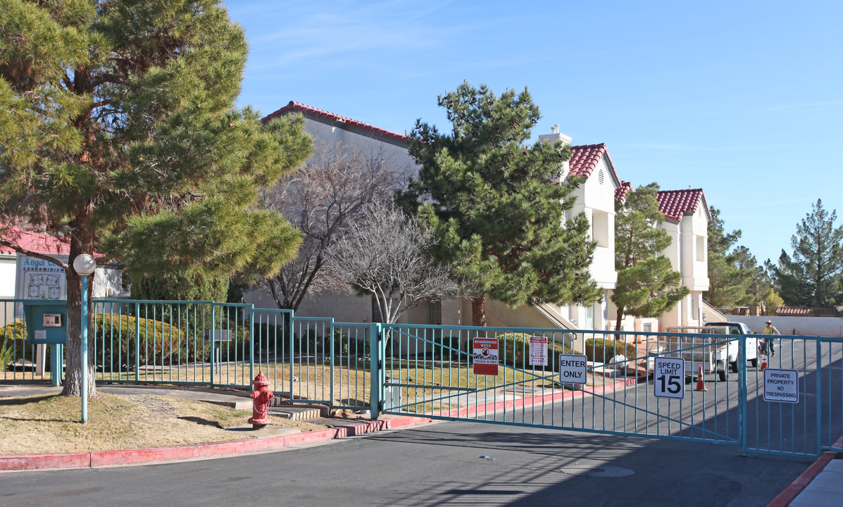 Angel Court Condominiums in Las Vegas, NV - Building Photo