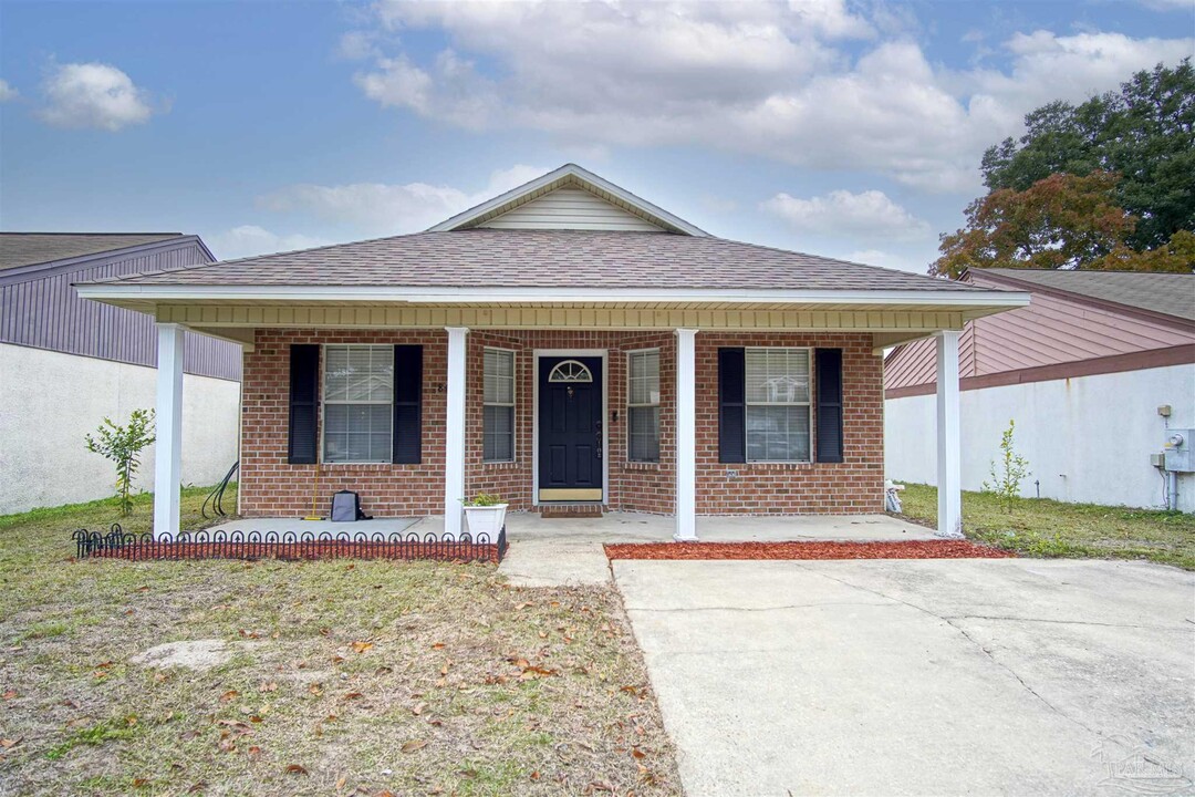 8425 Ramsgate Rd in Pensacola, FL - Building Photo