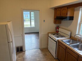 227 Boston Ave in Waterloo, IA - Building Photo